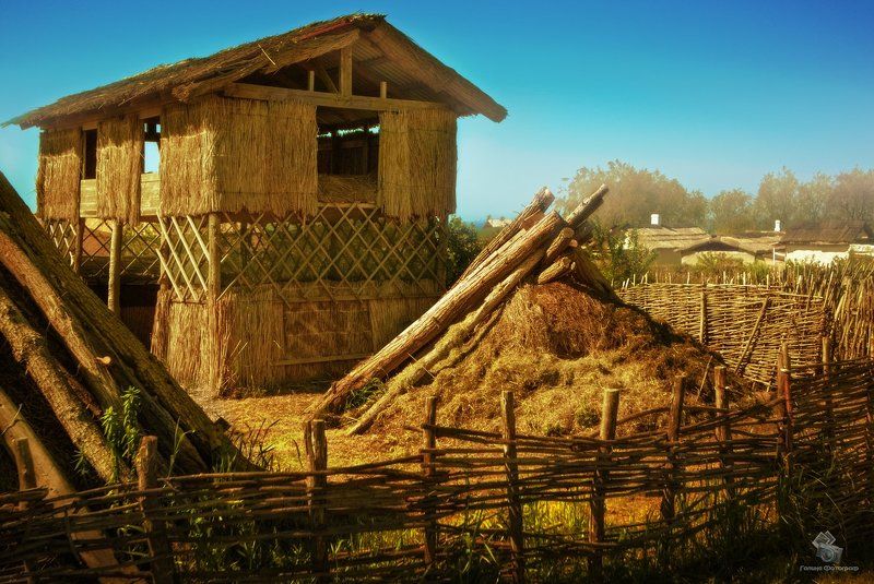 станица атамань, краснодарский край, темрюкский район, достопримечательности атамань, экскурсия, музей, козлёнок, хаты, солома, дрова, крестьянский двор, изгородь, плетень, цветы, клумбы, колодец, аист, корзина, соломенная крыша, казачий, ограда, зелёная Станица Атамань (часть 1) фото превью
