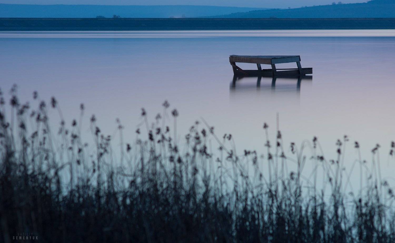 крым, озеро, длинная выдержка, скамейка, камыш, спокойствие, закат, настроение., Семенюк Василий