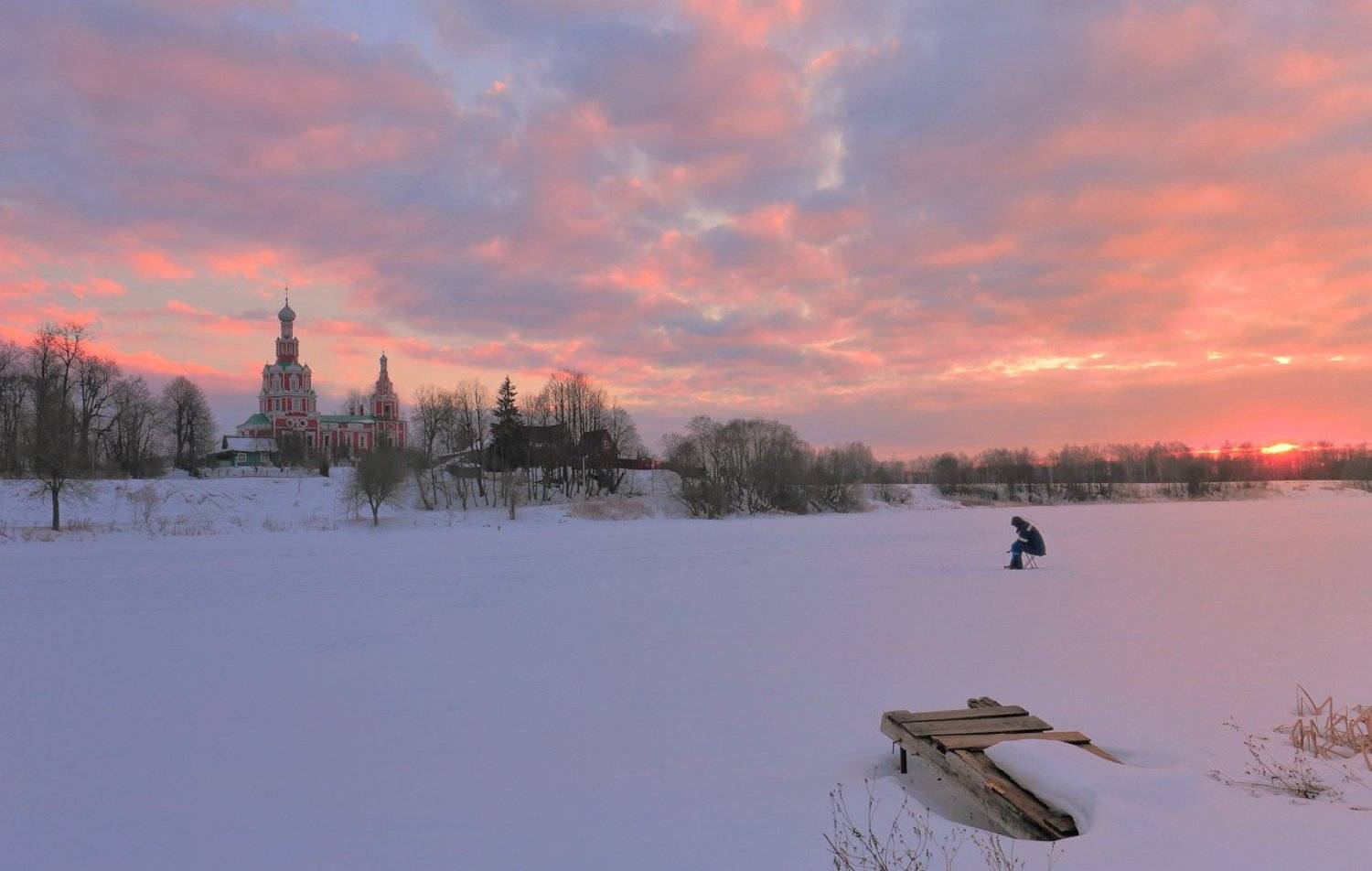 софрино, смоленская церковь, храм, вечер, закат, рыбак, зима, Виктор Климкин