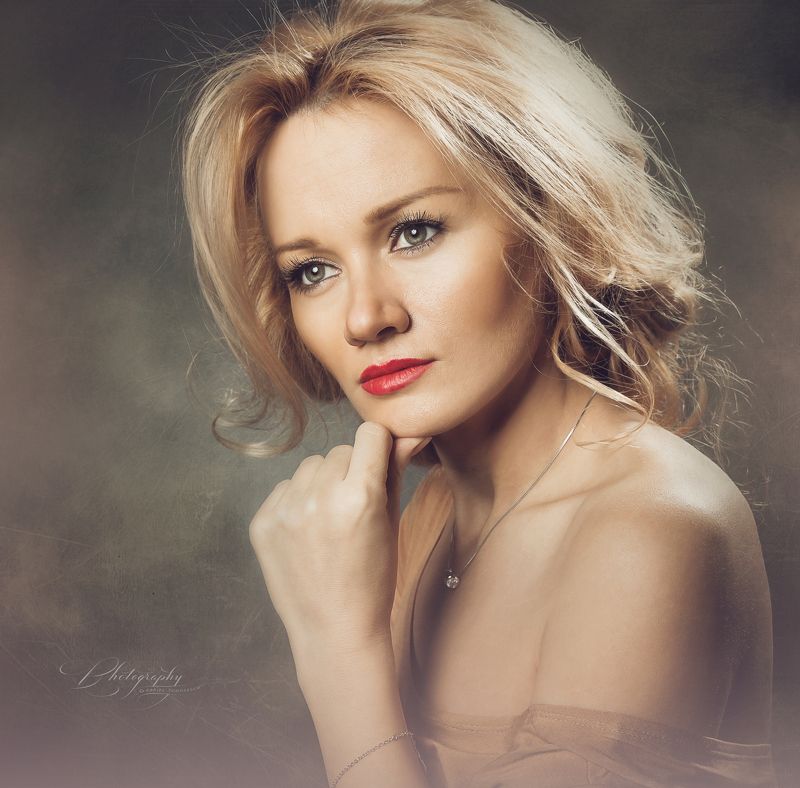 portrait Maria фото превью