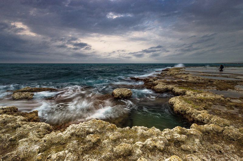 средиземное море, небо, камни, вода, песок, облака, море, пляж, парк, шторм, национальный парк, израиль, север, закат, солнце, ветер, брызги, волны, весна, природа, пейзаж, Средиземное море фото превью