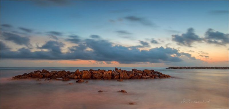 рассвет, море, небо, облака, камни Цветные сны фото превью