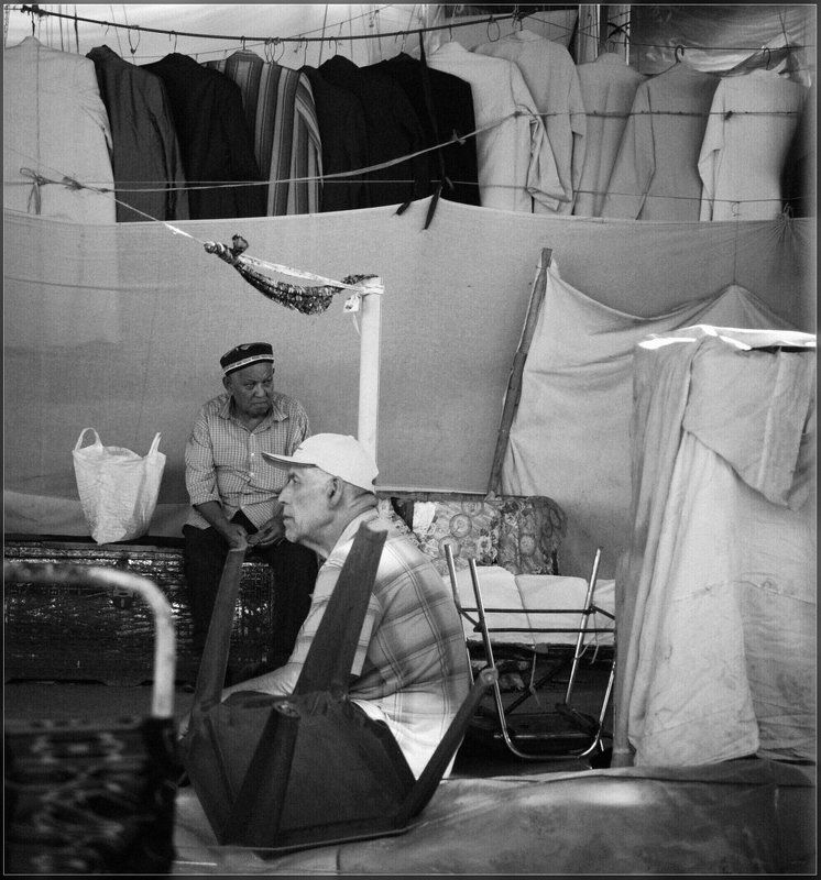 Старикам тут не место фото превью