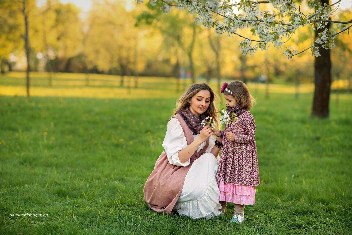 закатное солнце, съёмка на закате, детская съёмка на закате, цветущие сады, Татьяна