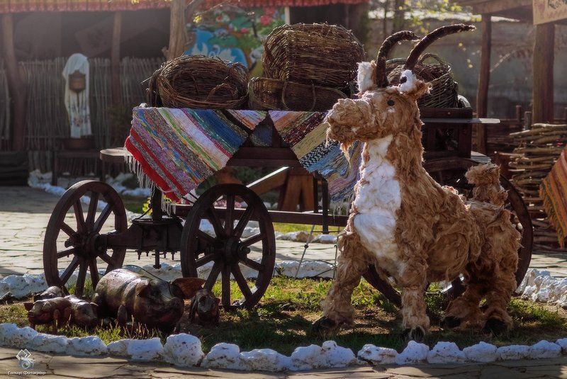 станица атамань, краснодарский край, темрюкский район, достопримечательности станицы атамань, экскурсия, музей, козёл, телега, корзина, плетень, рыбацкие сети, берег моря, побережье, таманский залив, винная бочка, мост, бревно, лапоть, скамейка, колодец, Станица Атамань (часть 3) фото превью