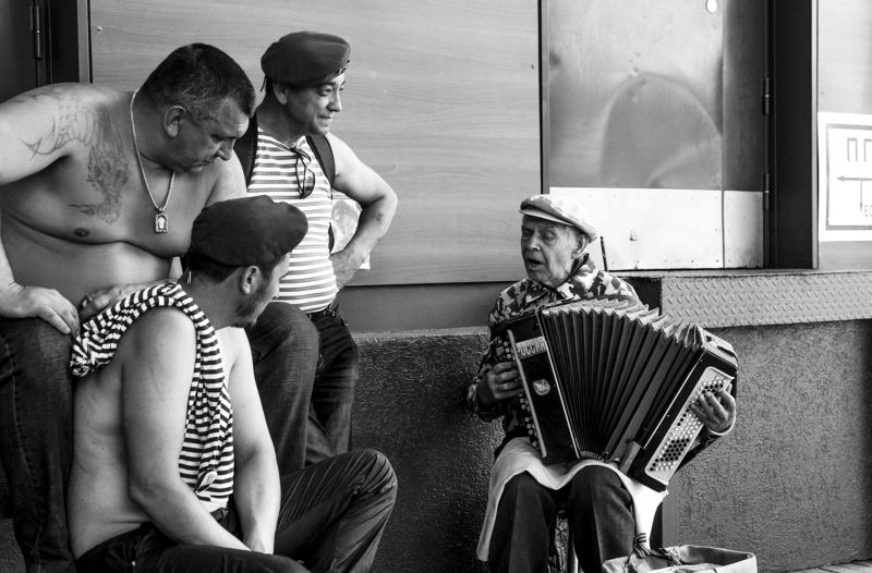 стрит, черно-белое, люди, жанр, музыка, песня, мужчины, армия Вспоминая былые времена.... фото превью