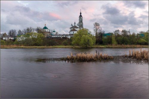 Течёт река, бежит вода...