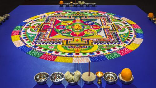 Песочная мандала Зеленой Тары.