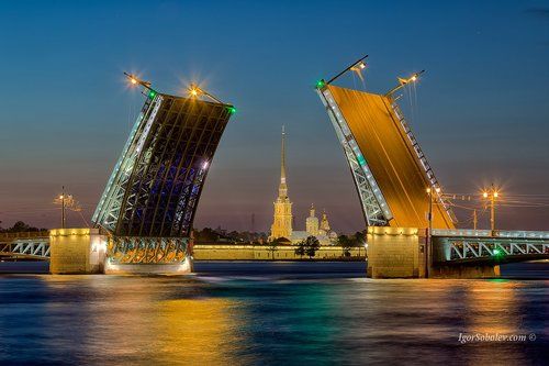 Развод Дворцового моста.