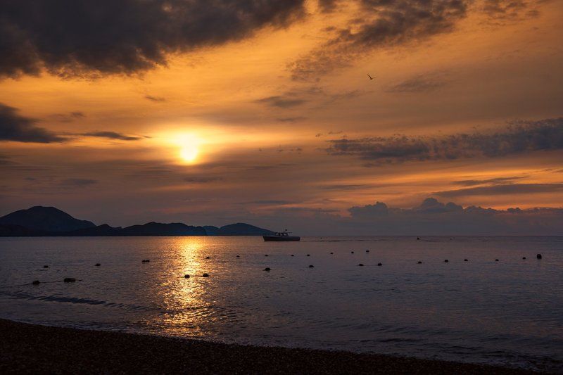 море, рассвет, сентябрь, крым, коктебель Золотится гладь морская фото превью