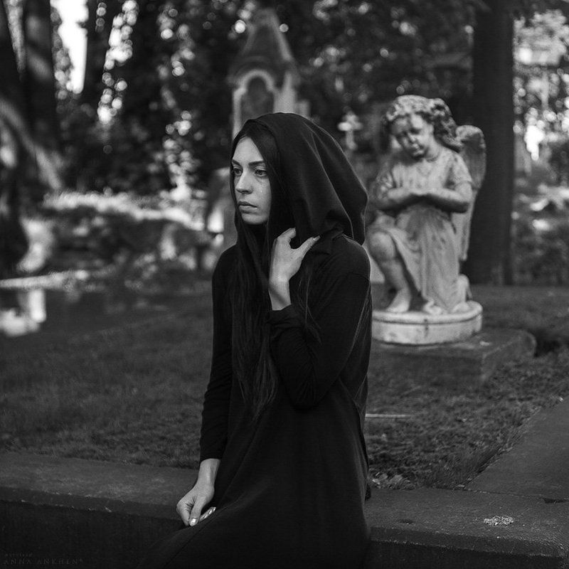 портрет, женский портрет, чб, природа, кладбище, пленер, девушка, bw, woman, nature, cemetery, portrait Памяти Юрия Селивёрстова фото превью