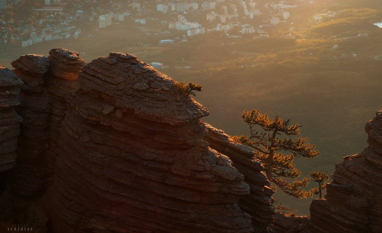 таракташ, крым, горы, ялта, скалы, рассвет, дерево, объёмный свет., Семенюк Василий