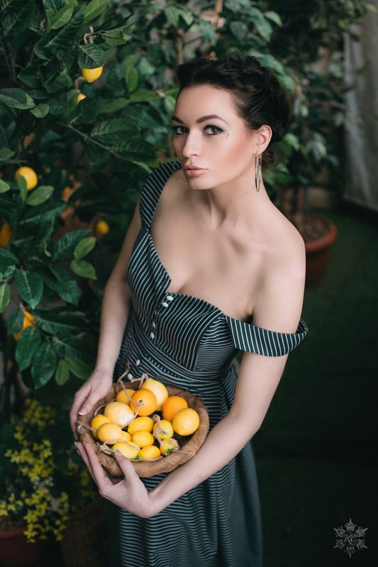 Лимоны, красивая девушка Дарья фото превью