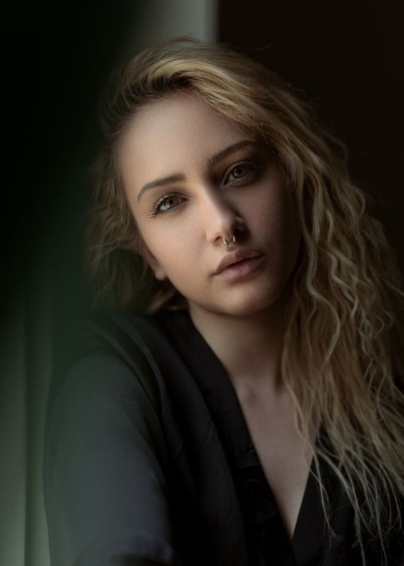 Portrait,girl,light,photo,Портрет, девушка, свет, фото Medis фото превью