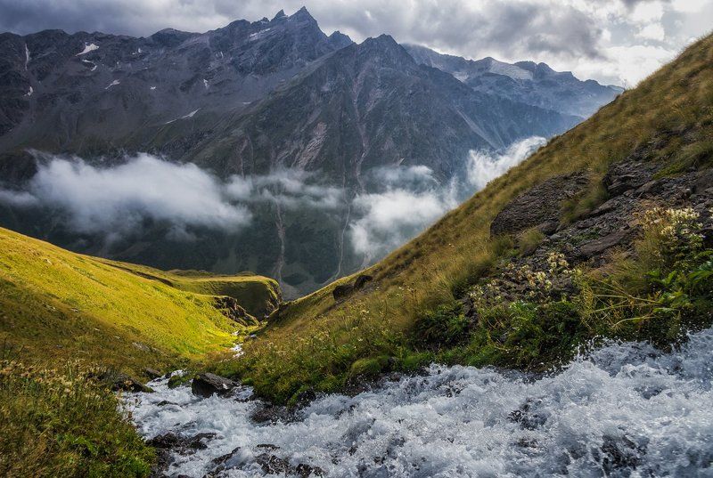 Вечер у водопада фото превью