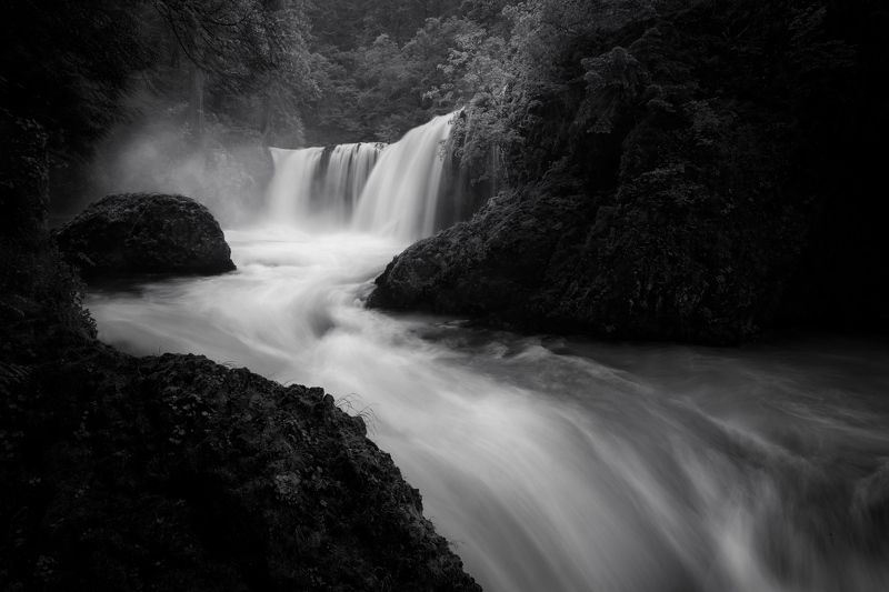 waterfall Spirit in the Dark фото превью