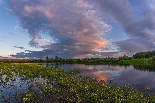 краски июньского заката...