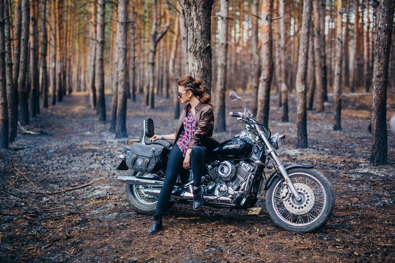 мотоцикл девушка любовь лес moto фото превью