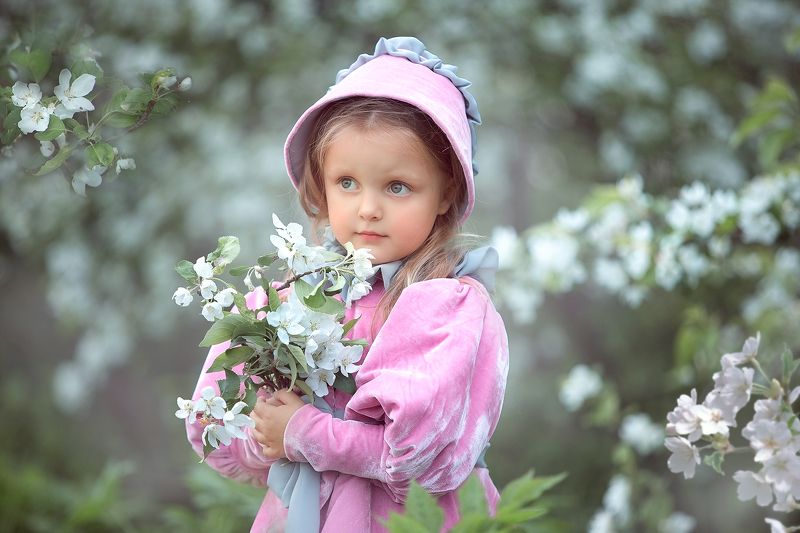 В яблоневом саду фото превью