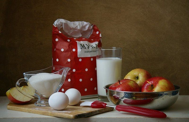 Готовим яблочный пирог фото превью