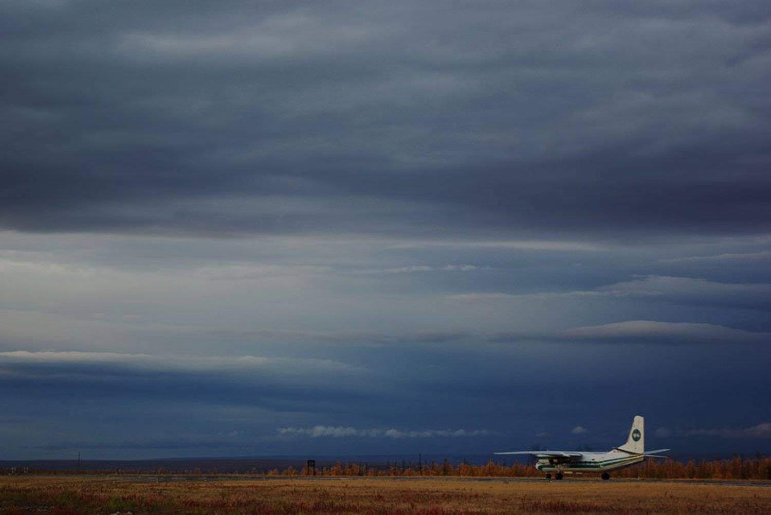 аэродром, осень, самолёт, Солодухин Виктор