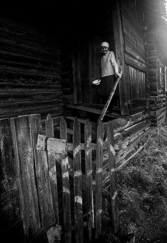 одна, старый дом, последний житель. Одиночество фото превью