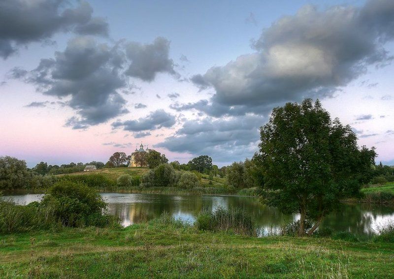 пейзаж, пруд, облака, церковь  фото превью