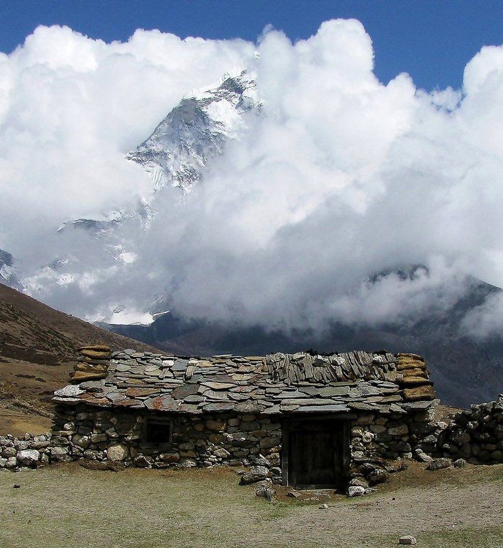 Домик в Гималайской деревне фото превью