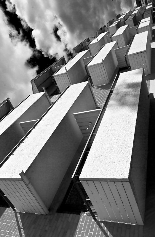 город, стена, балконы сдвиг фото превью