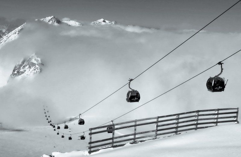 горы, подъемник, облака гирлянда для Альп (или, ноты для гимна гор) фото превью