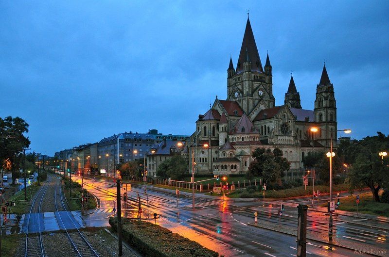 австрия, вена, собор, св.франциск, ассизский Хмурое утро фото превью