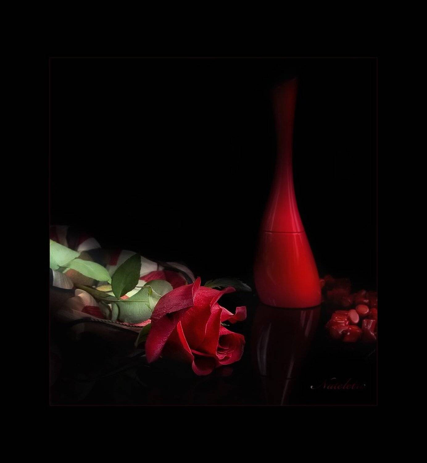 натюрморт, роза, флакон, духи, бусы, коралл, Наталья Кузнецова (Nateletro)