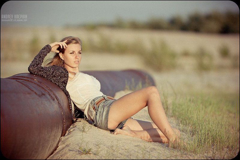 девушка, портрет, песок, трубы Лена фото превью