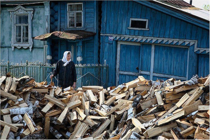 дрова, деревня, бабушка Газпром-национальное достояние? фото превью