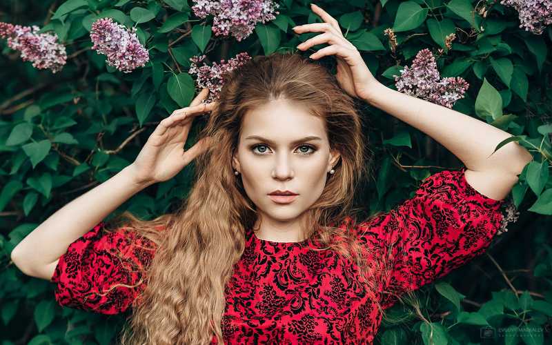 portrait, girl, outdoors, green, red, lilac, девушка, портрет, сирень, пленер Анна фото превью