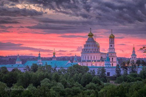 В предрассветный час