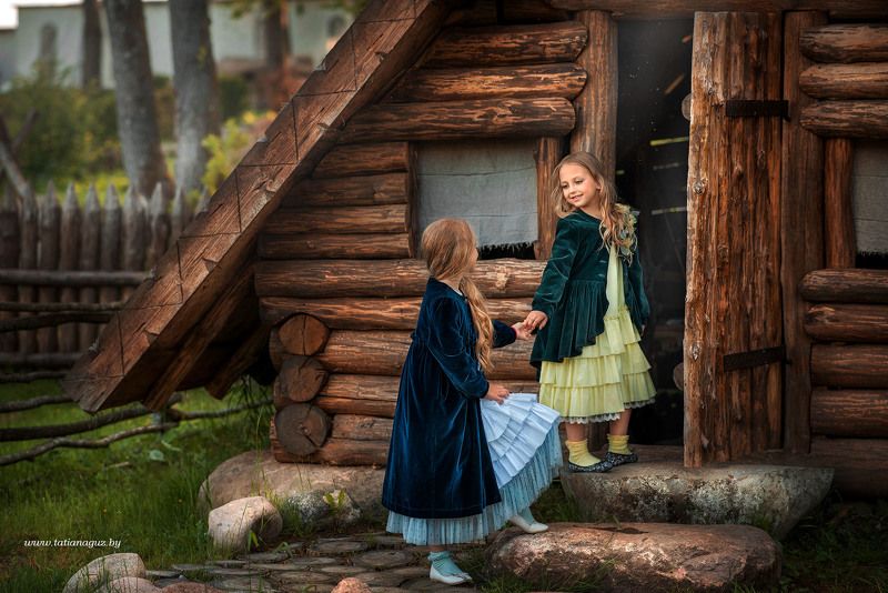 закатное солнце, съёмка на закате, детская съёмка на закате, фотосессия на ферме, Сестрички фото превью