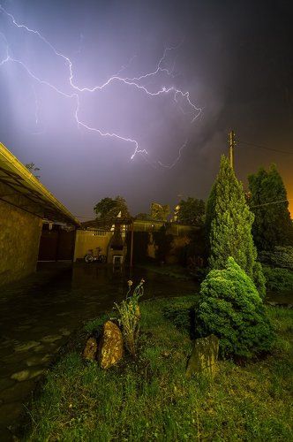 А во дворе гроза