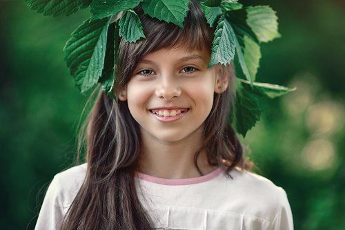 Улыбающаяся девочка