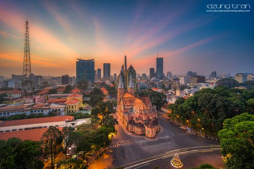 Sunrise at Cathédrale Notre-Dame de Saïgon