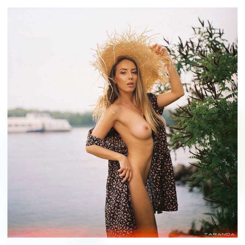 girl, kiev, ukraine, village, portrait, nu, nude, hat, film, kodak, portra, sweet, sexy Сhiara фото превью