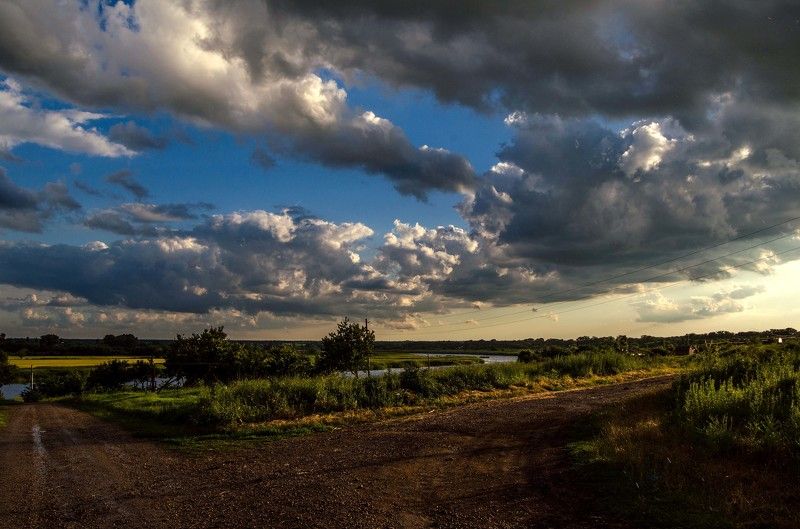 По дороге с облаками фото превью