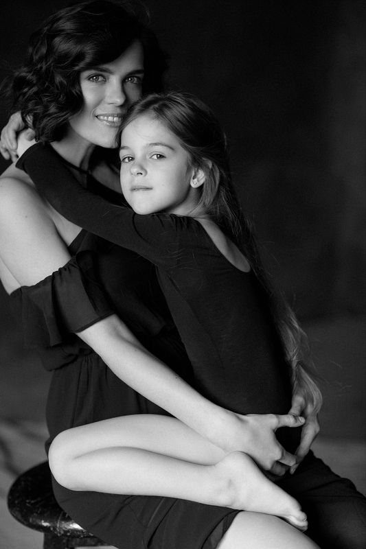 Julia & Alisaphoto preview