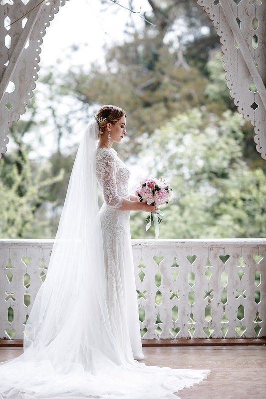 портрет невеста цветы платье девушка  фото превью