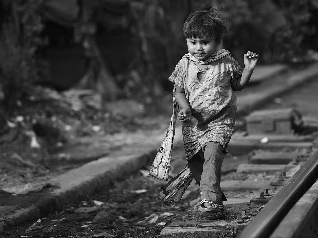 девочка, шарфик, железная дорога, рельсы, бангладеш, ALLA SOKOLOVA