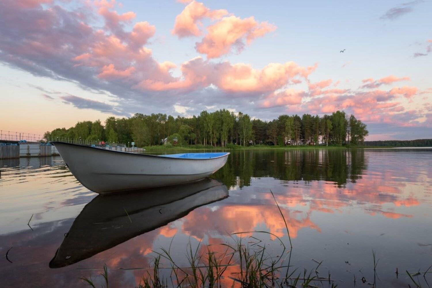 пейзаж,природа,лодка,лето,июнь,закат,вечер,лес,облака,отражение, Юлия Лаптева