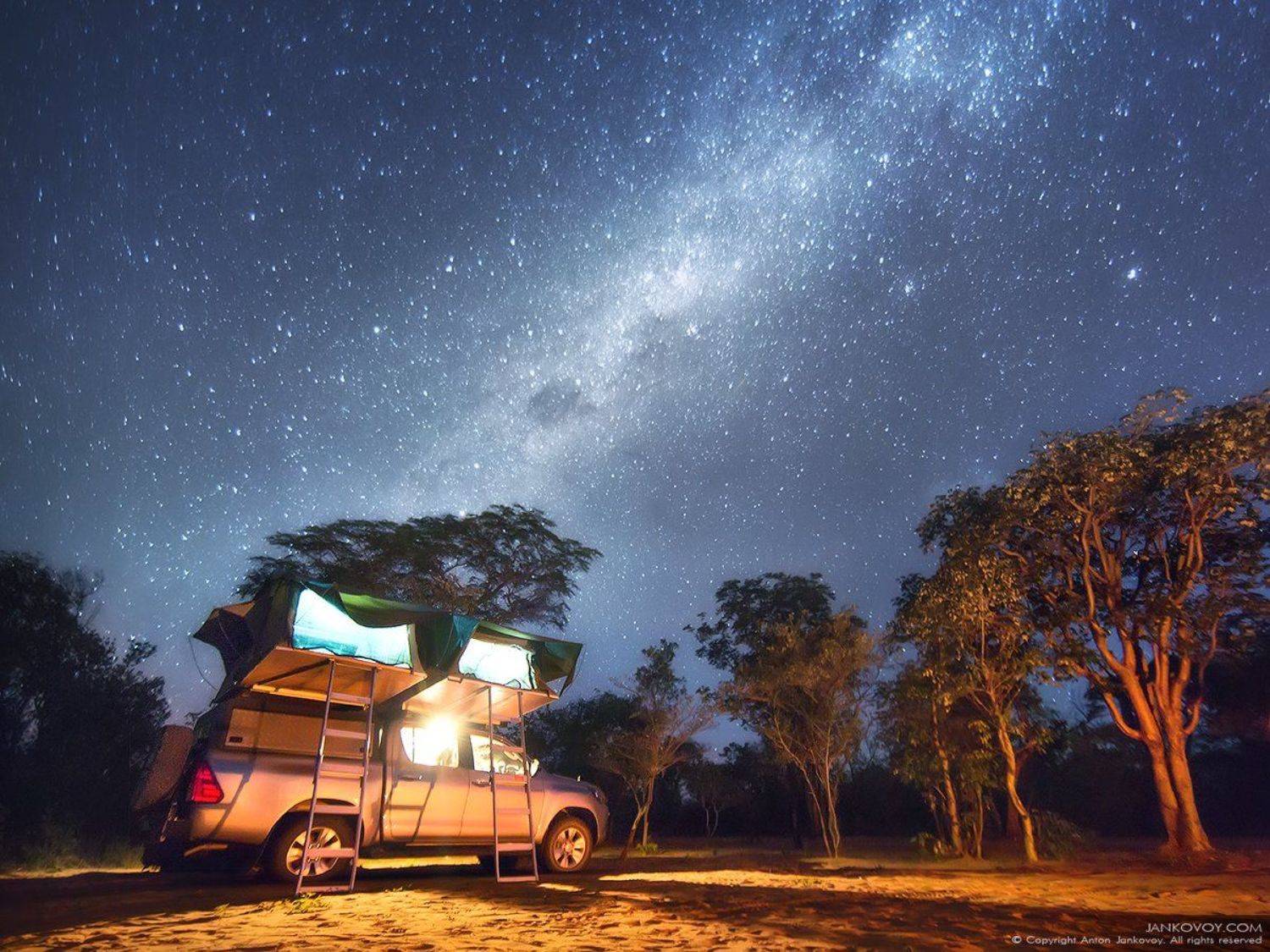 nimibia, forest, bushmen, saan, galaxy, milky way, universe, stars, starry, night, fire, bonfire, campfire, space,camping, tent, astrophotography, landscape, wood, car, jeep, pickup, san,   намибия, лес, бушмены, сан, саан, галактика, млечный путь, вселен, Антон Янковой (www.photo-travel.com)