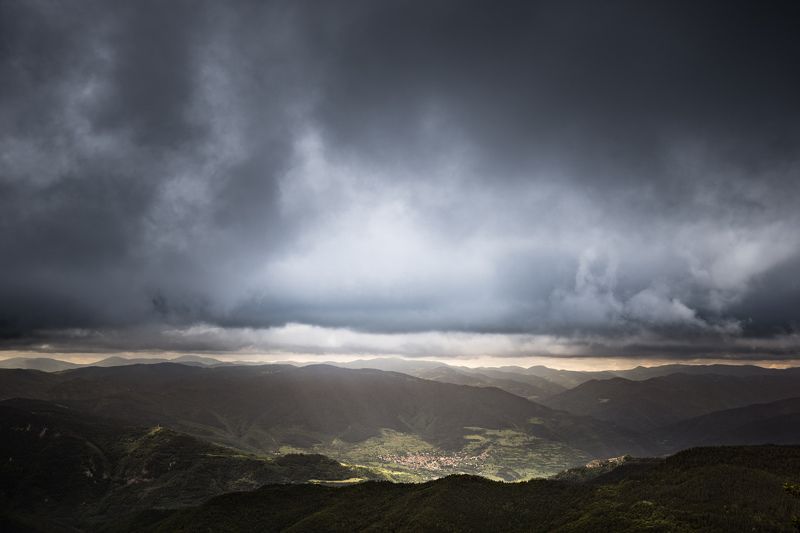 Kosovo under clouds фото превью