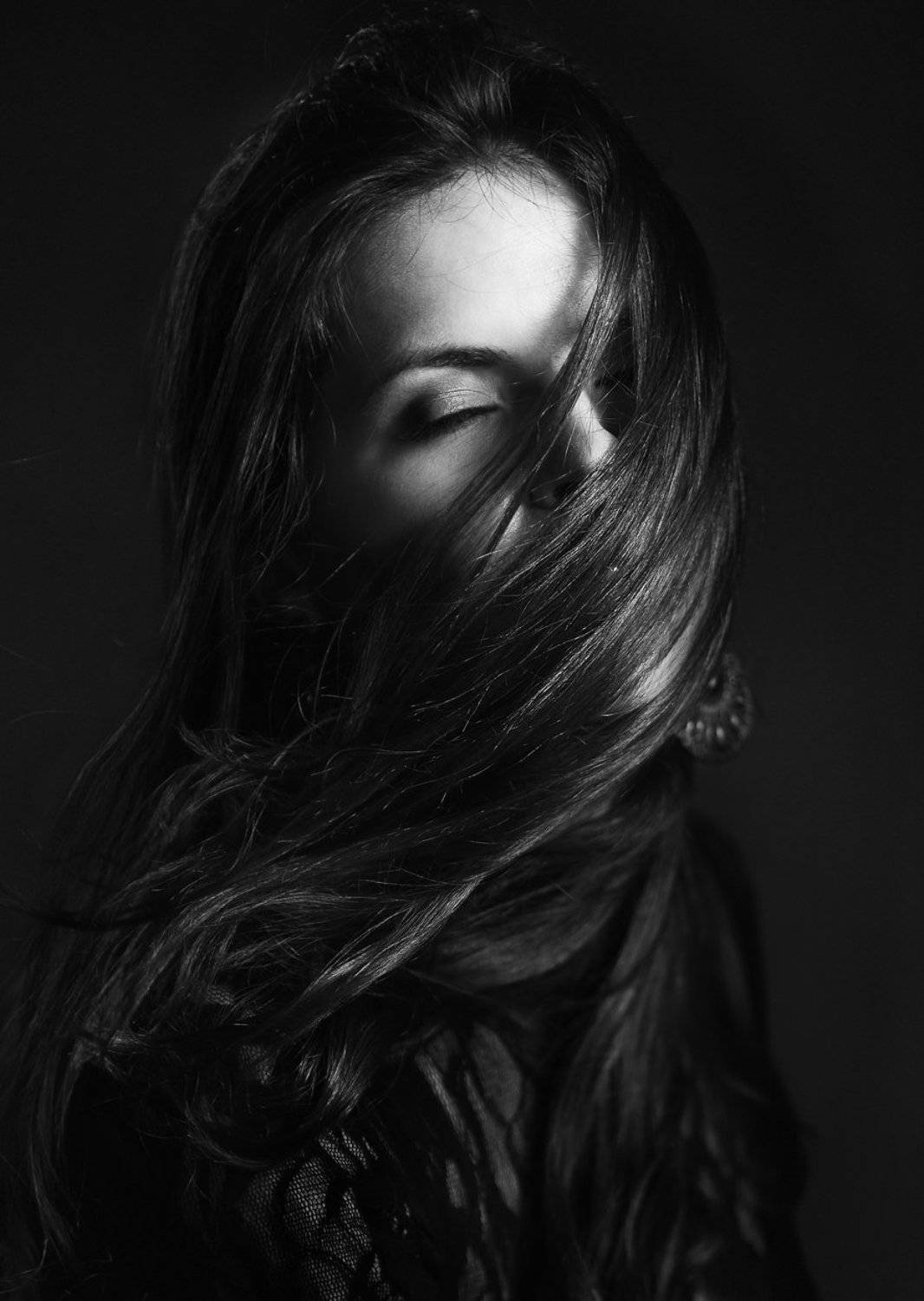портрет, фотостудия, лицо, волосы, ветер, девушка, монохромная, свет, black and white, art, fine art, beauty, glamour, davydov, Давыдов Михаил