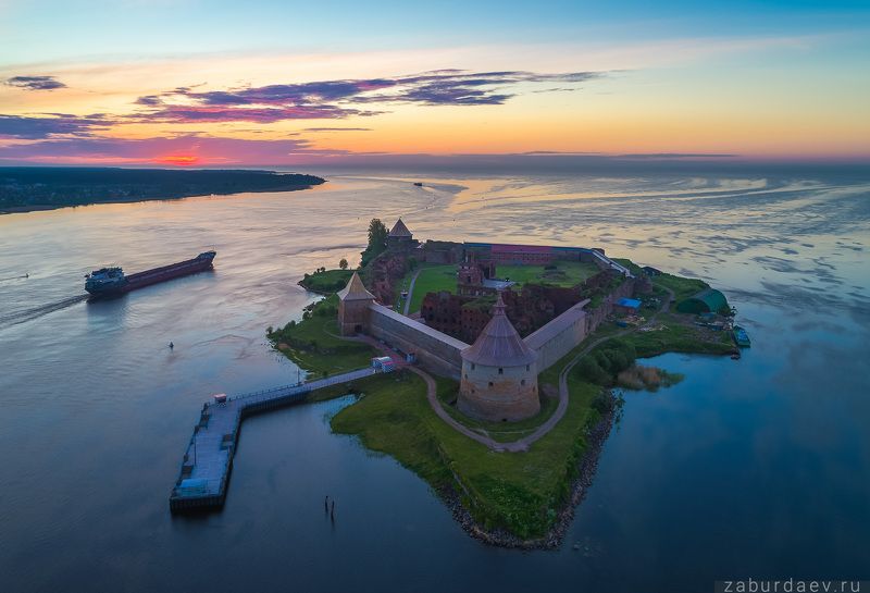 россия, петербург, санкт-петербург, ленобласть, ленинградская область, утро, рассвет, лето, июнь, дрон, нева, небо, аэрофотосъемка, коптер, квадрокоптер, река, вода Крепость Орешек (Шлиссельбург) фото превью